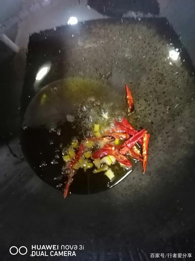 beat365_成都一公寓两人坠楼身亡 事发36小时尚未有家属到场(图1)