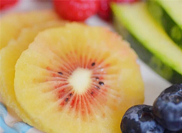 巴黎塞纳河畔开设“漂浮影院” 观众乘小船在河上观影“BEAT365”(图1) beat365官网中文